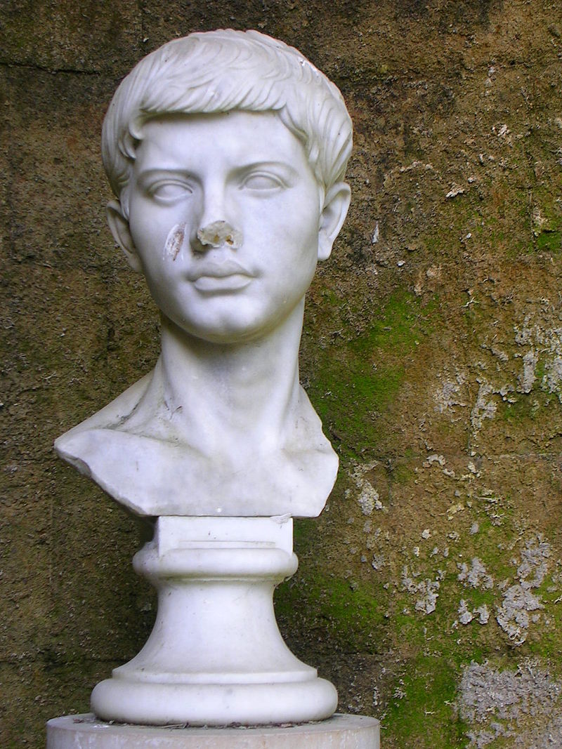 Busto de Virgílio, na entrada de sua tumba, em Nápoles.